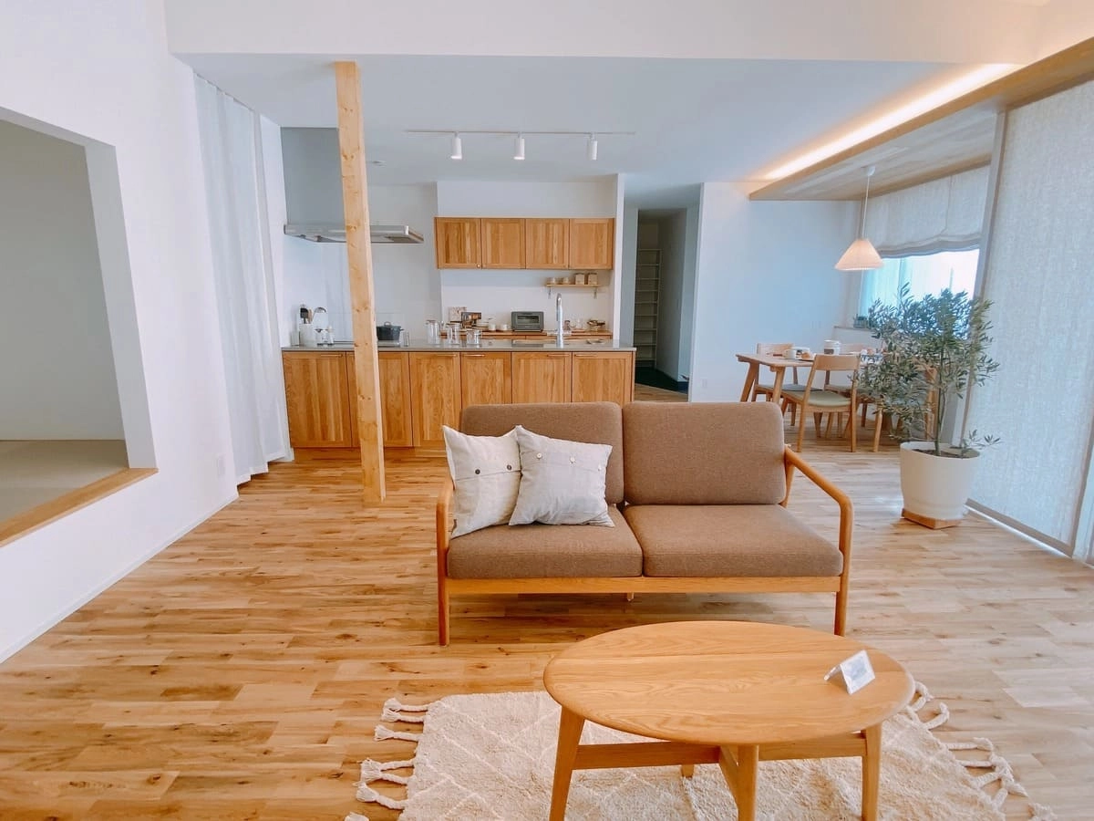 木目リビングと畳スペース