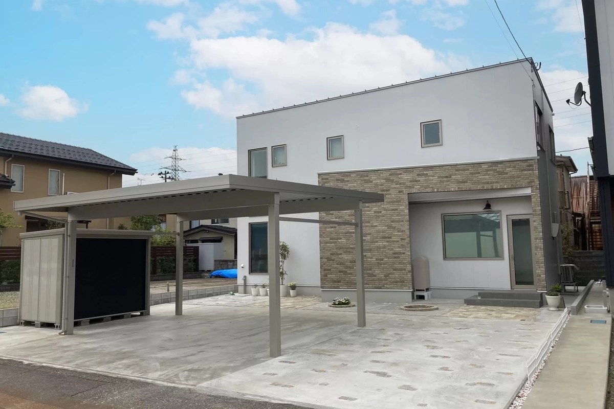 【見附市】吹き抜けが光を取り込むお家