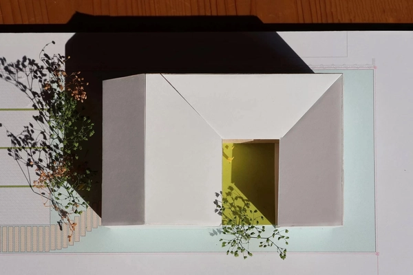 【益田市】中庭を囲むコの字型の平屋