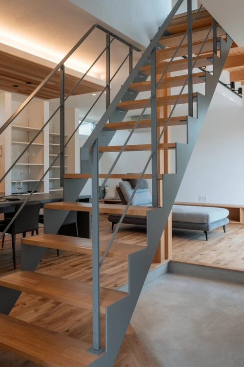 土間玄関と階段