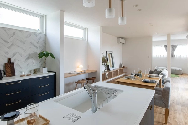 【鹿児島市】白を基調とした明るいLDKのお家