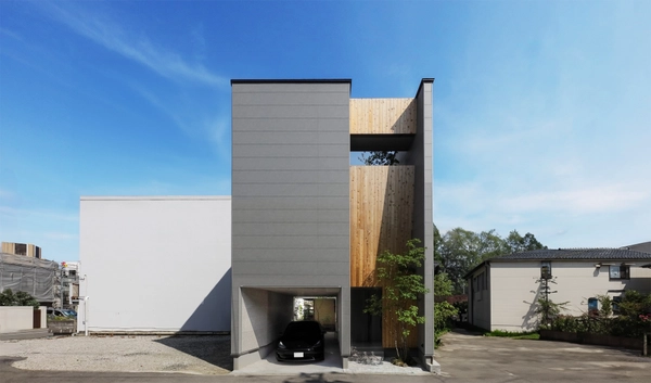 【新潟市中央区】中庭のある3階建の家