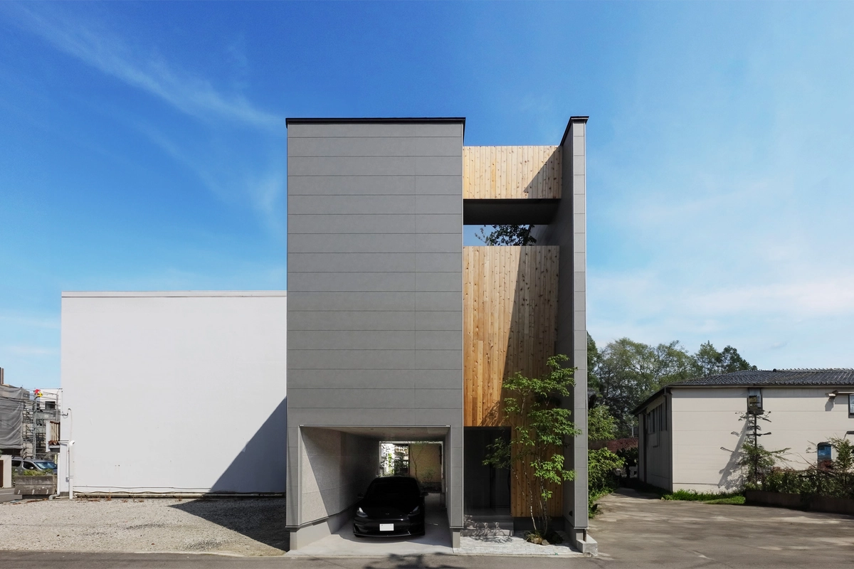 【新潟市中央区】中庭のある3階建の家