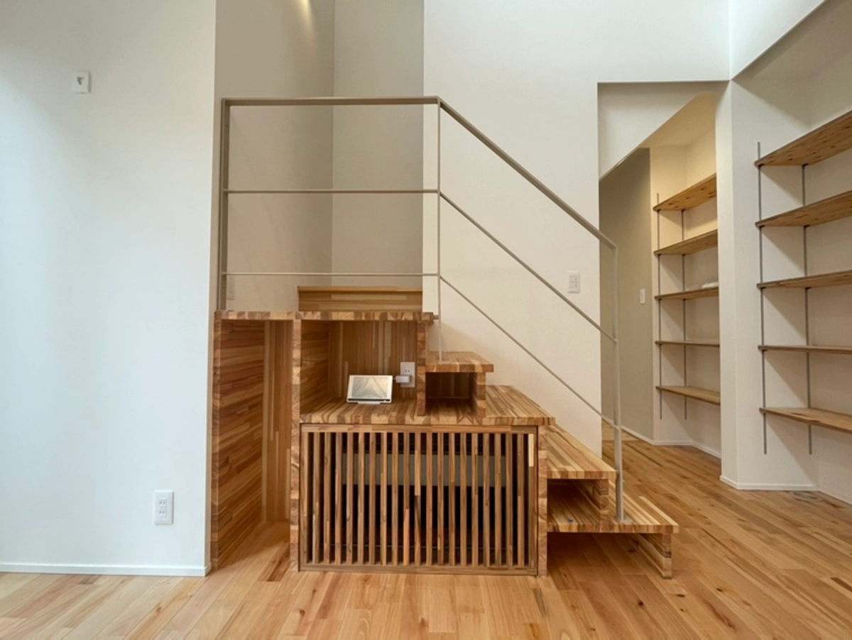 床下エアコン収納階段