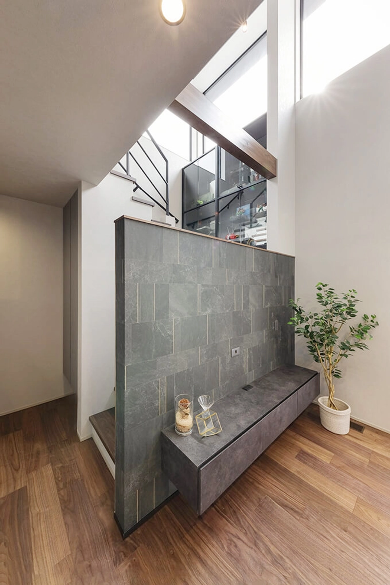 Gallery HOUSEのリビング・階段