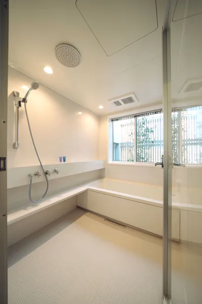 ホテルライクな平屋の住まいのバスルーム