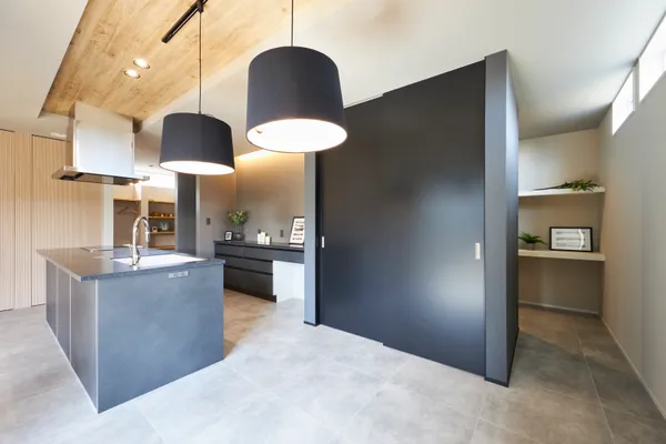 家族が望んだ大空間と自慢の回遊動線のキッチン・食品庫・パントリー・収納スペース