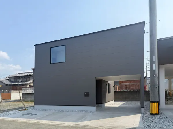 光を整えた、2階リビングの住まいの外観