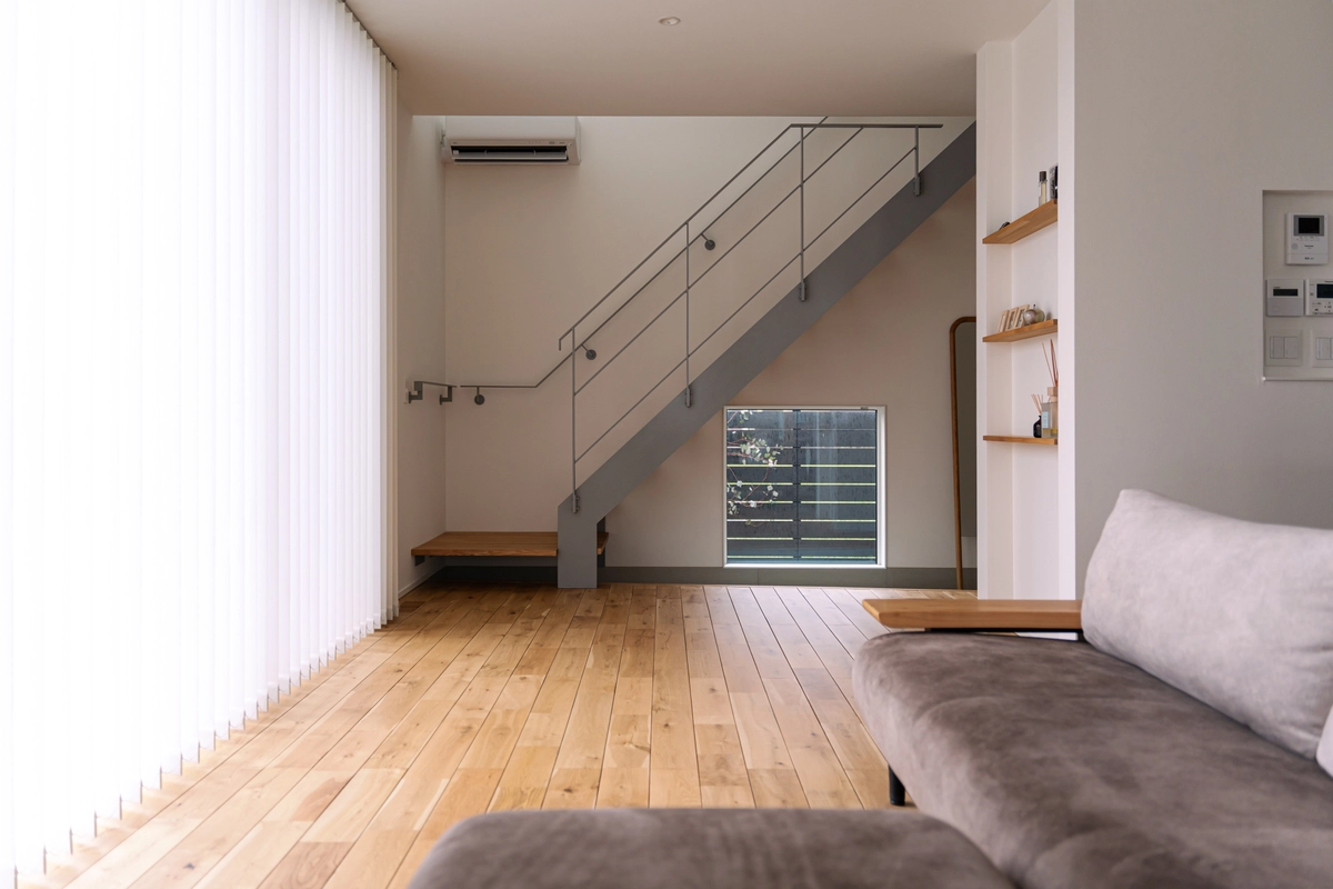 見え隠れを楽しむ家のリビング・階段