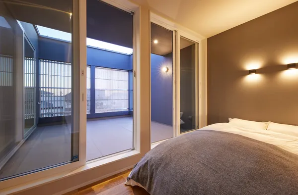 街に佇む2つの箱の寝室・バルコニー・照明