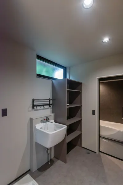 大きな間のある平屋の家事スペース