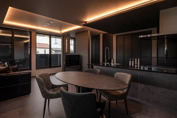 非日常感を楽しむホテルのような家のダイニング