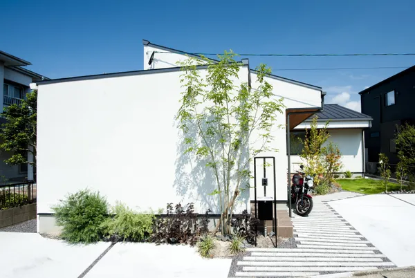 庭と暮らす 平屋の家の外観