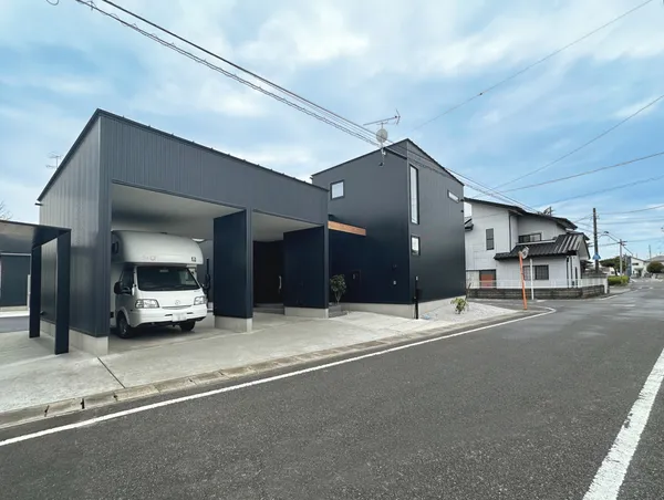 ガレージと2つの階段で 家族と趣味の最適空間の事例トップ画像