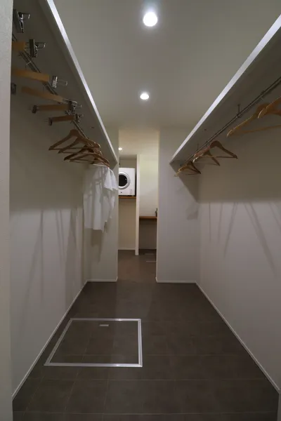 自然に溶け込む平屋のクローゼット