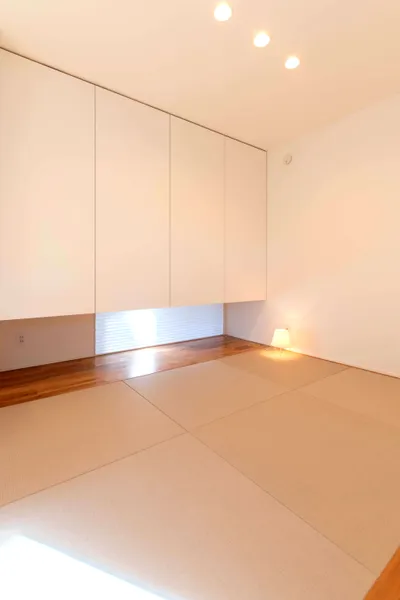 おおきな庭を持つちいさな住まいの和室・畳スペース