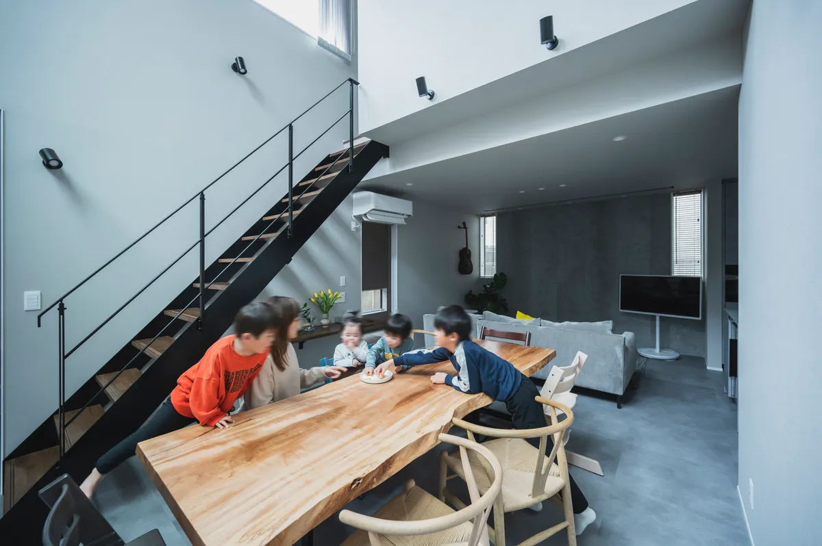 中庭と繋がる美術館のような家 事例トップ画像