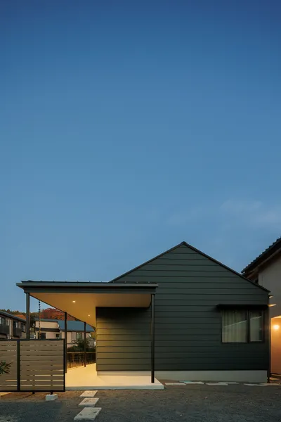 回遊できる非日常的な住まいの外観