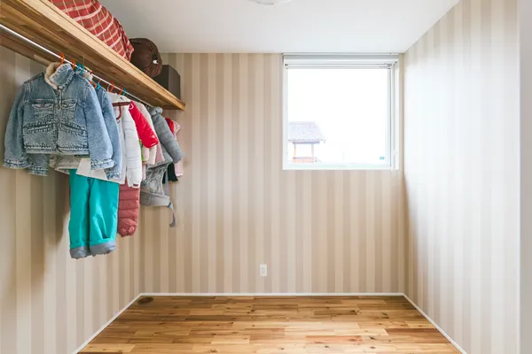 吹き抜けが生む開放感あふれる住まいの子供部屋