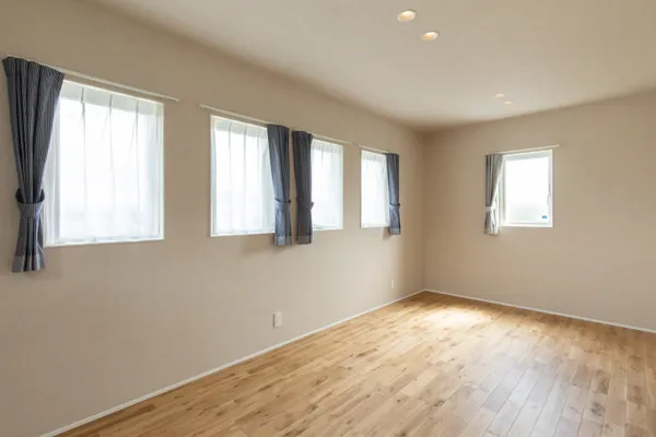 敷地の短所を素敵なカタチで解消したお家の子供部屋