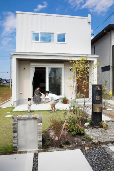 “個” の時間も大切にできる オープンな住まいの外観・軒下空間・テラス・デッキ