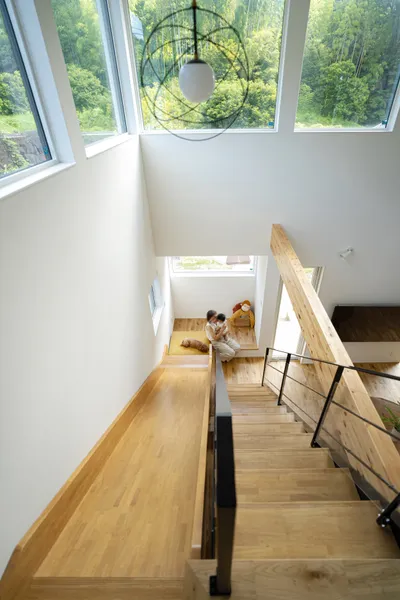 空と遊ぶ家の階段