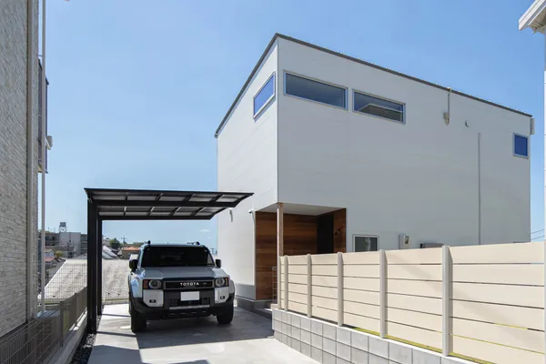 隅切りの家の外観