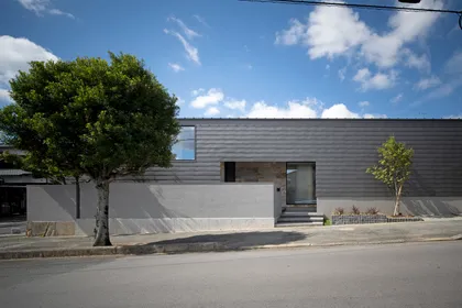 閑静な住宅地に建つ ゆとりの平屋 サブ画像 左