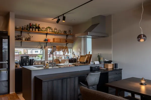 暮らしの楽しさを詰め込んだコンパクトな家のダイニング・キッチン・家事スペース