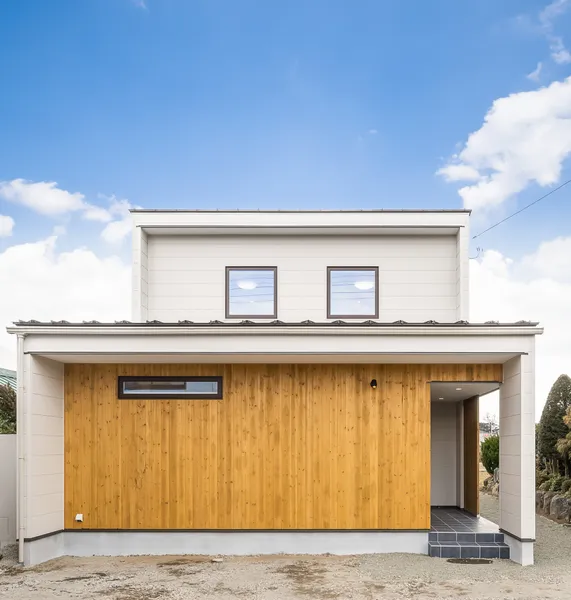 空とつながる家の外観