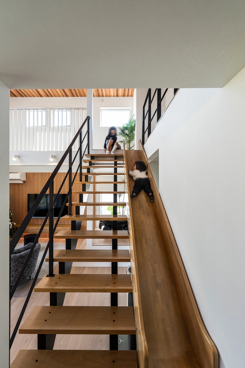 思い出を刻む、遊び心の住まいの階段