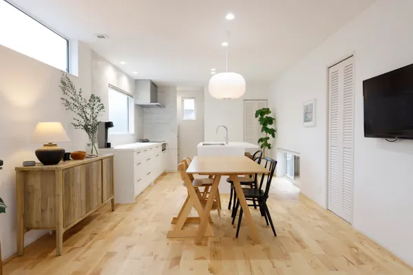 リビング続きのテラスで実現する贅沢な空間のダイニング・キッチン