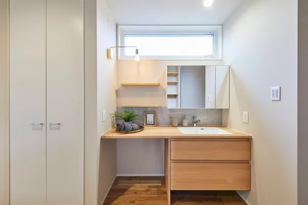 家族の変化に合わせて 将来は平屋暮らしができる家の洗面所・収納スペース