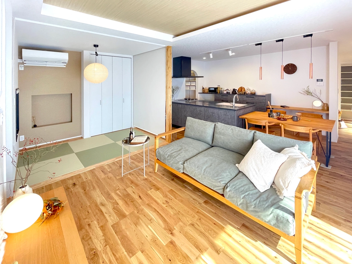 家族を想う動線と2つの庭の住まいのリビング・和室・畳スペース