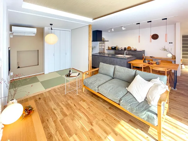 家族を想う動線と2つの庭の住まいのリビング・和室・畳スペース