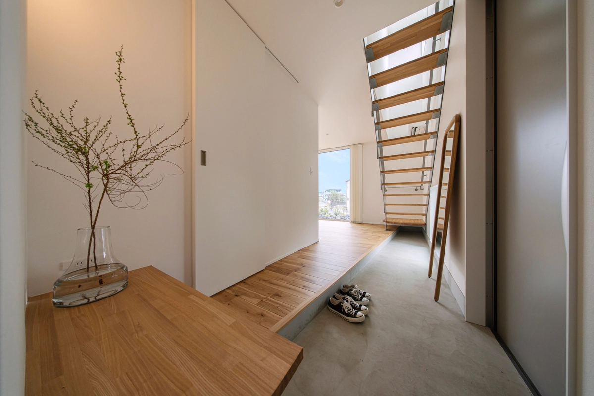 見え隠れを楽しむ家の玄関