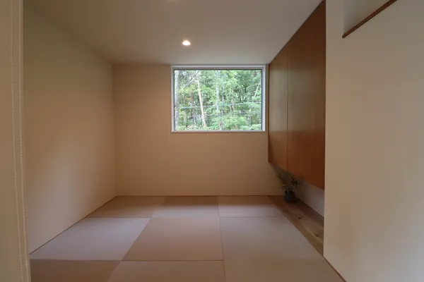 自然に溶け込む平屋の和室・畳スペース