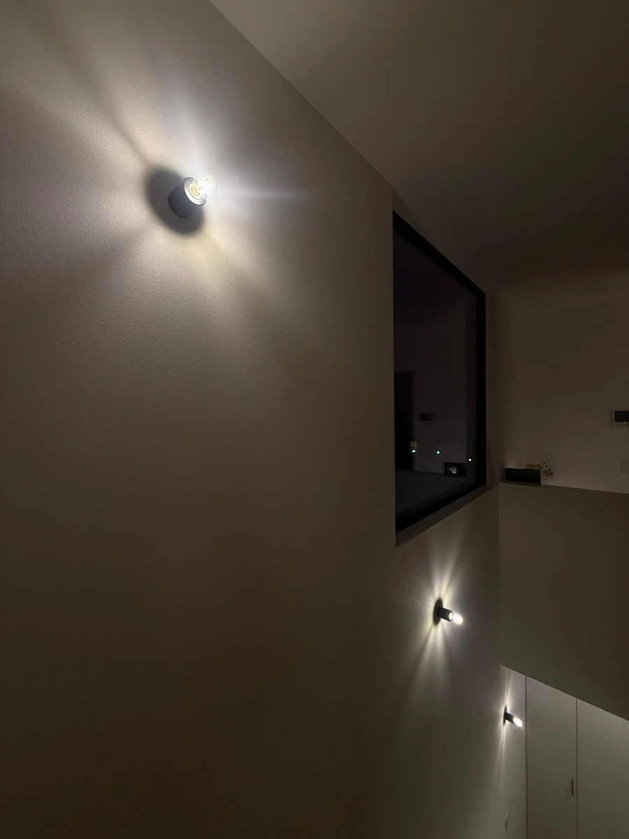 光を整えた、2階リビングの住まいの照明