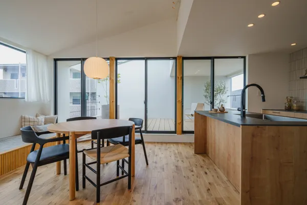 スミキリハウスのダイニング・キッチン・バルコニー