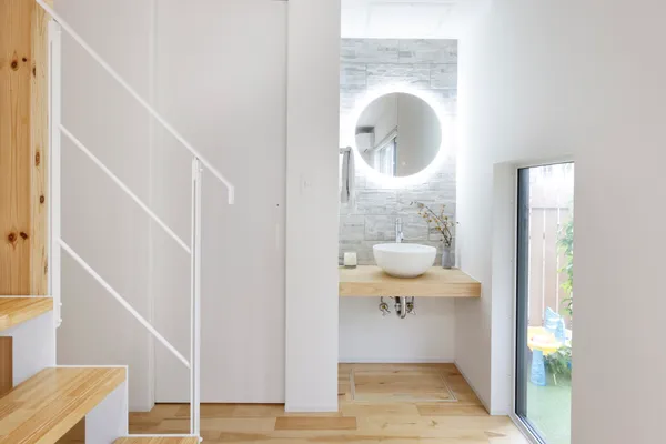 リビング続きのテラスで実現する贅沢な空間の洗面所