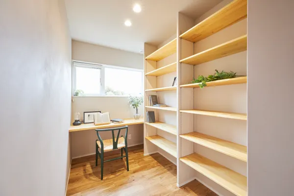 計算尽くされた生活動線と収納が叶えた 快適な暮らしのワークスペース・収納スペース・ライブラリー