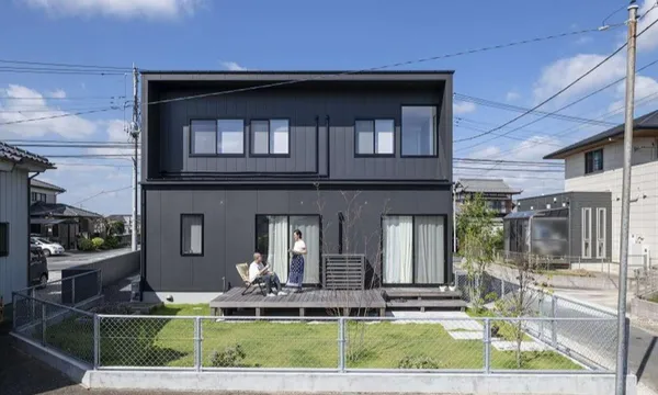 夫婦と子供2人のこだわりキッチンの２階建ての事例トップ画像