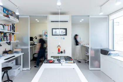 3層吹き抜けの住めるアートギャラリー サブ画像 左