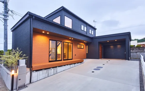 バイクガレージのある家の事例トップ画像