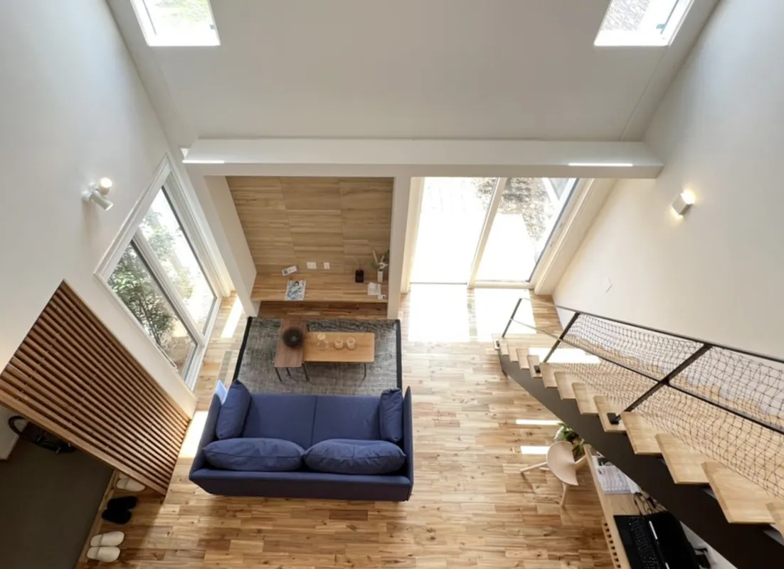 柔らかな日差しが差し込む、光庭がある家 事例トップ画像