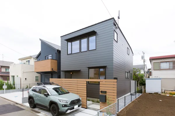 狭小地に建つ 空と光の家の外観