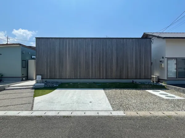 プライバシーを考慮した街と緩やかに繋がる平屋の事例トップ画像