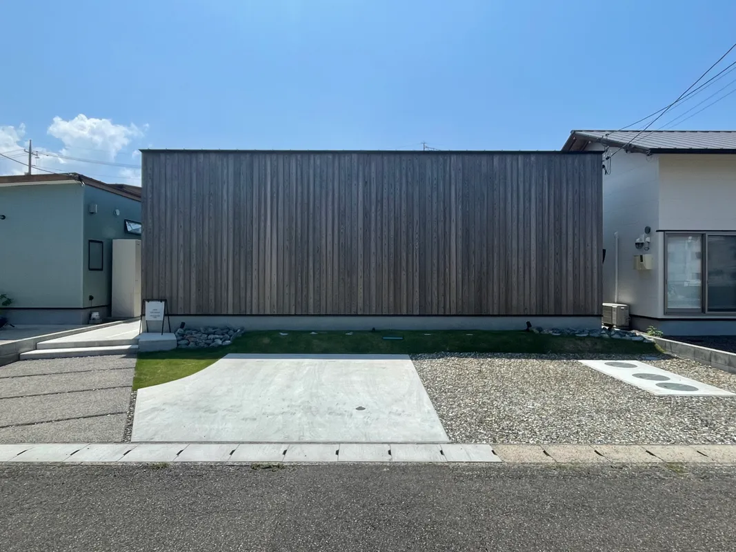 プライバシーを考慮した街と緩やかに繋がる平屋 事例トップ画像