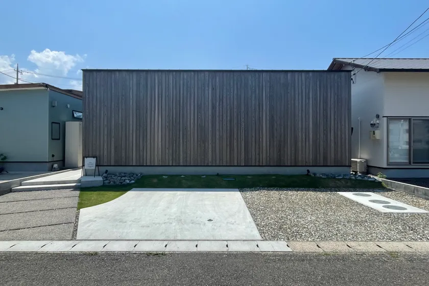 プライバシーを考慮した街と緩やかに繋がる平屋 事例トップ画像
