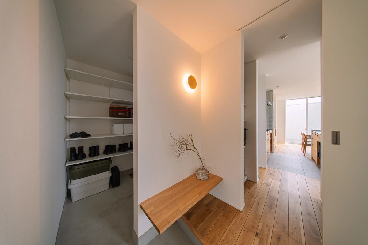 見え隠れを楽しむ家の玄関・収納スペース